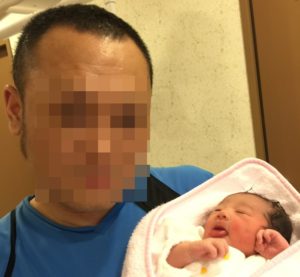 俺の子育て・娘を初めて抱いた時