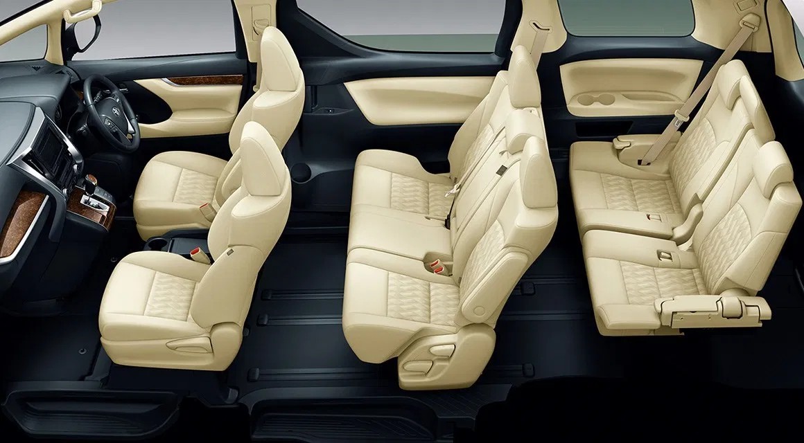 アルファードの車内