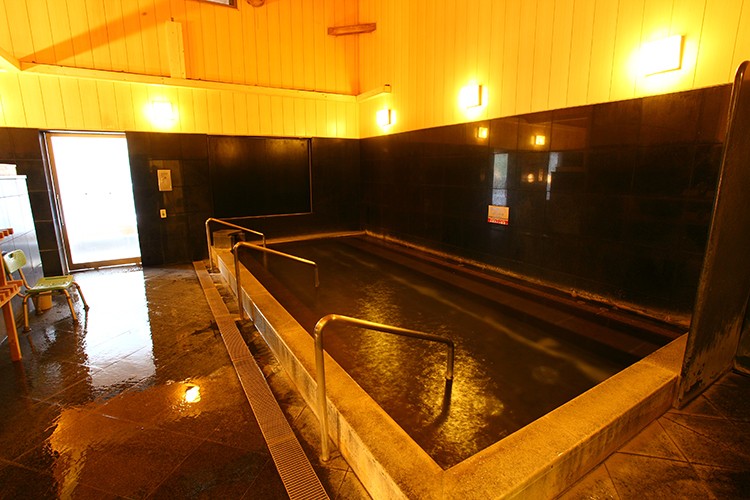 滝の湯の浴槽