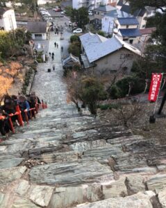 和歌浦天満宮の男坂を上から見てみた